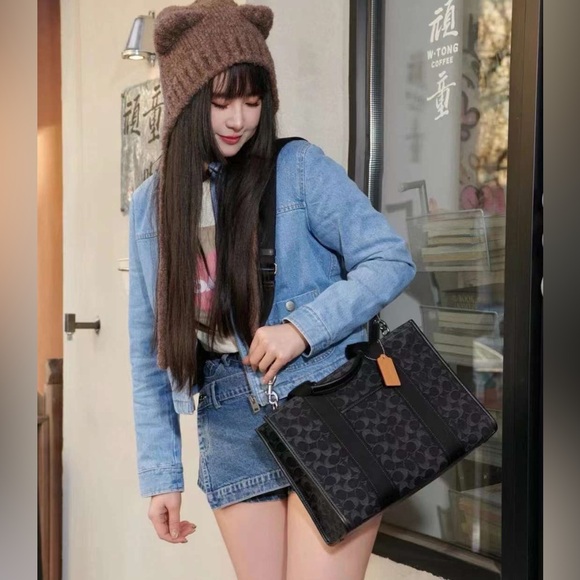 Coach Smith Tote Bag In Signature Denim - Picture 4 of 7